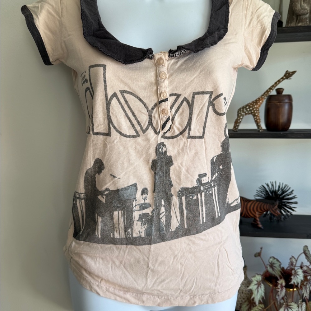 Trunk Ltd Cream and Black “The Doors”Graphic Cap Sleeve Tee